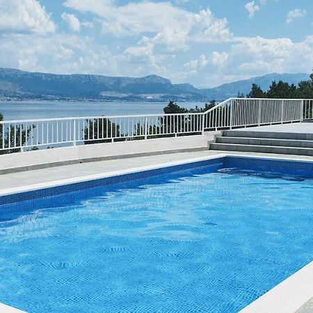 Apartment Kate Слатине Екстериор снимка