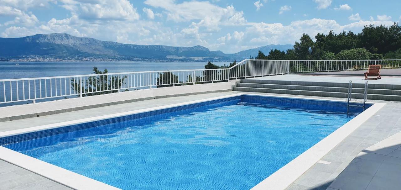 Apartment Kate Слатине Екстериор снимка