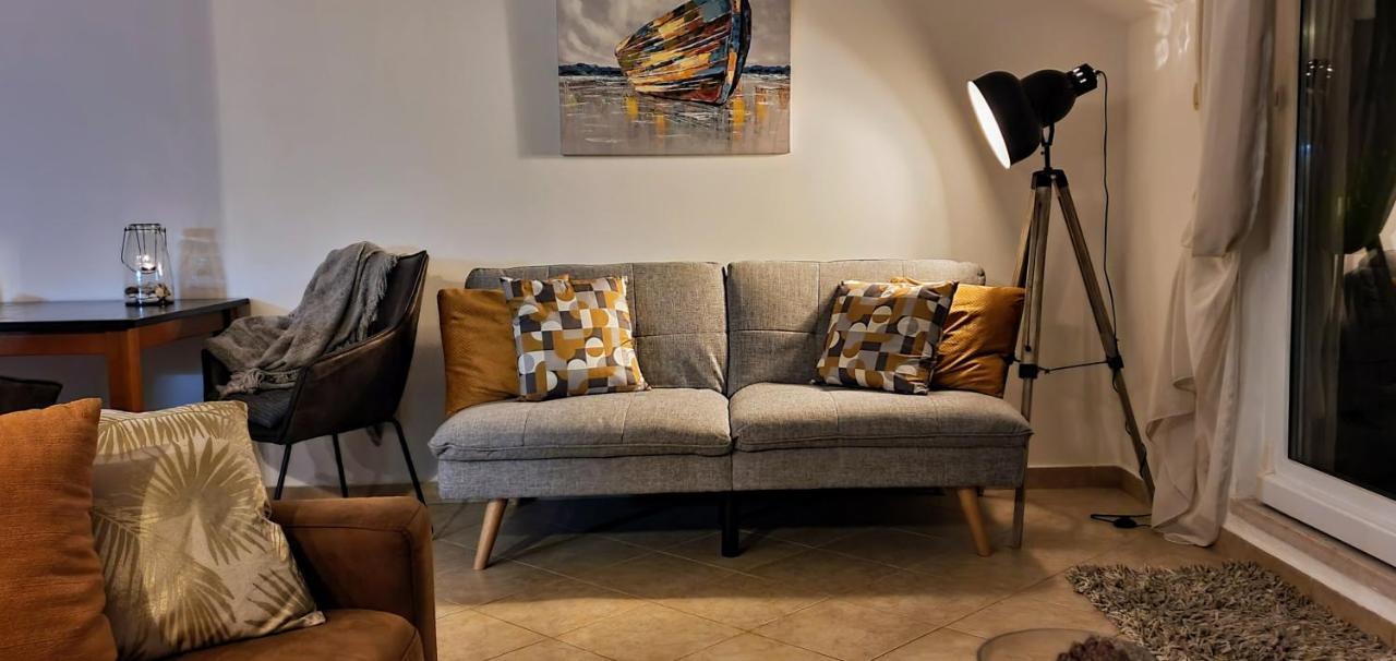 Apartment Kate Слатине Екстериор снимка