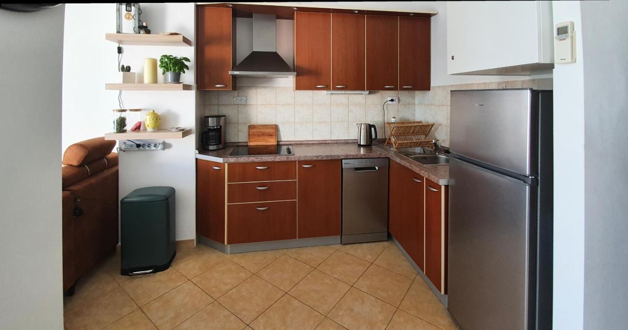 Apartment Kate Слатине Екстериор снимка