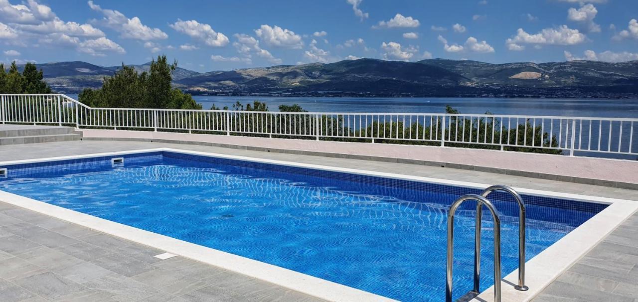 Apartment Kate Слатине Екстериор снимка