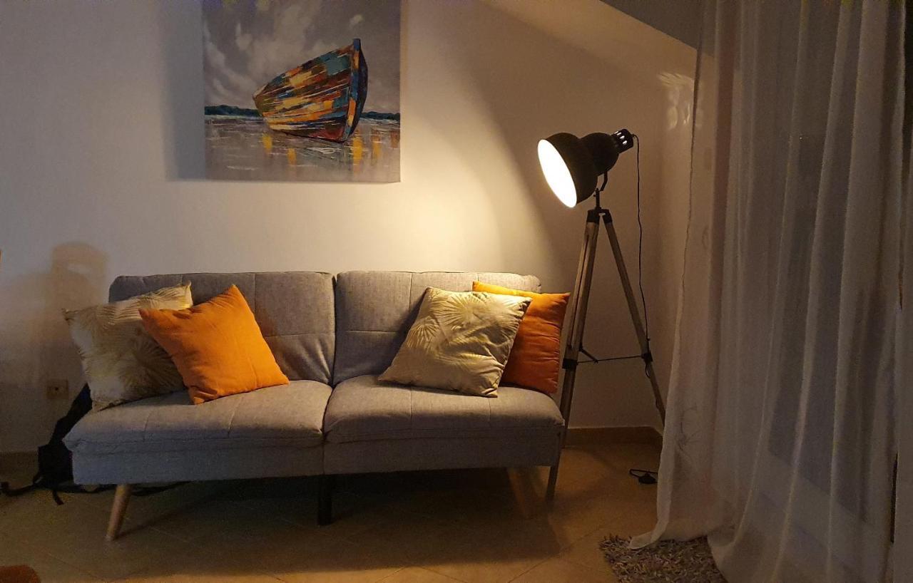 Apartment Kate Слатине Екстериор снимка