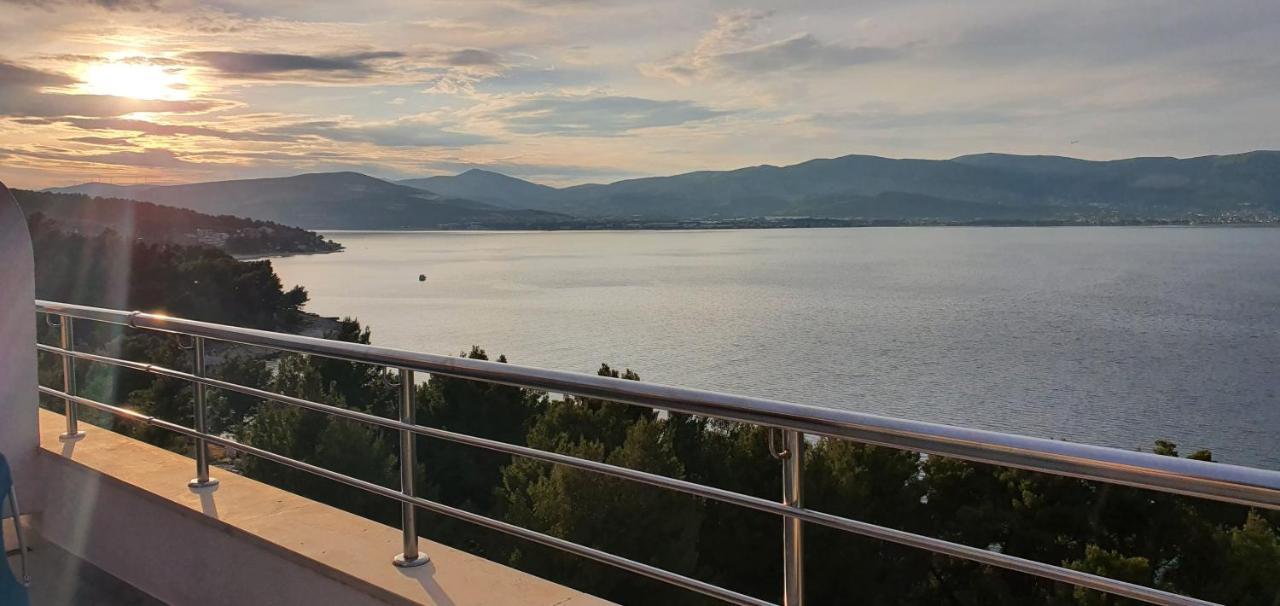 Apartment Kate Слатине Екстериор снимка
