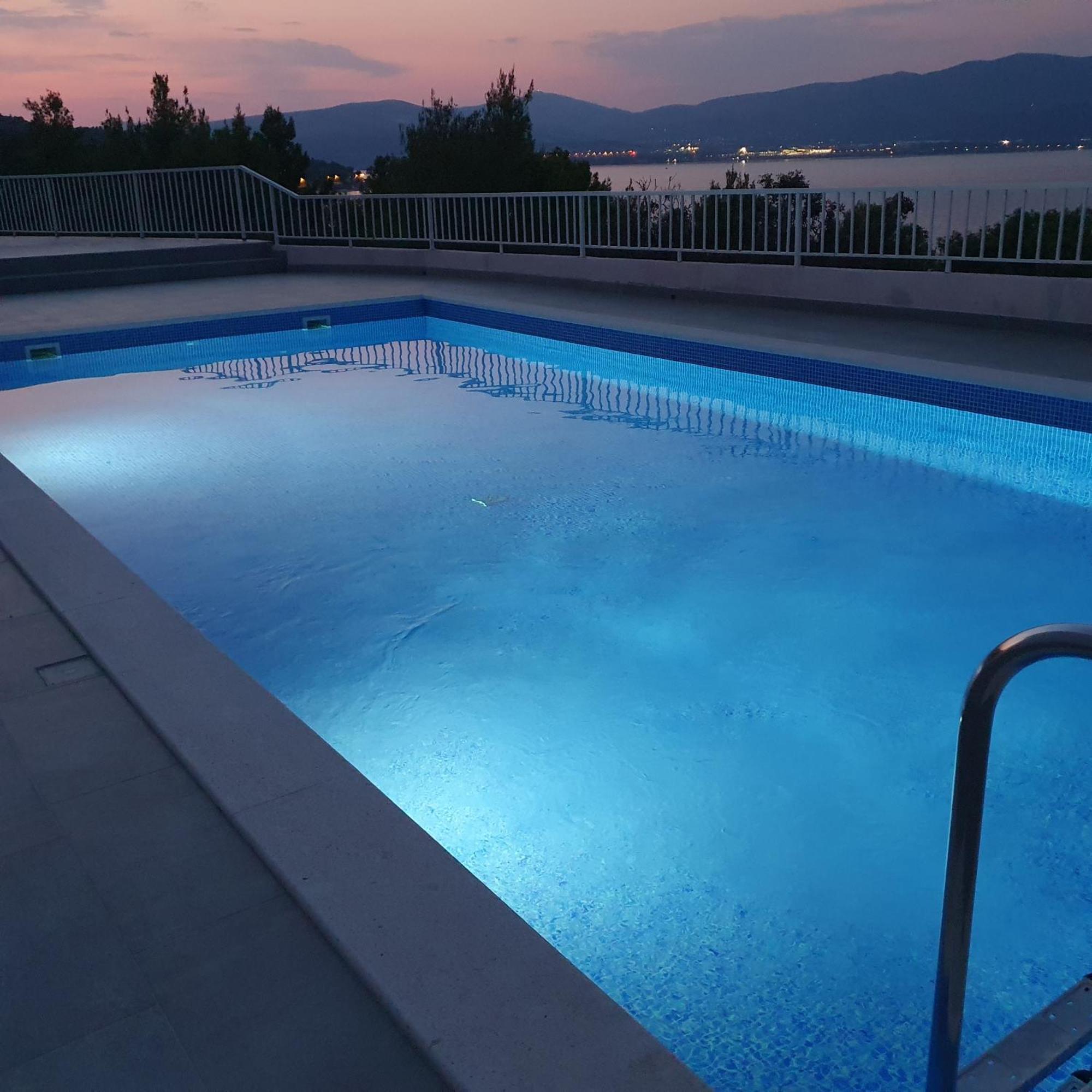 Apartment Kate Слатине Екстериор снимка