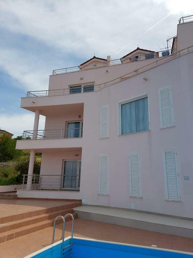 Apartment Kate Слатине Екстериор снимка